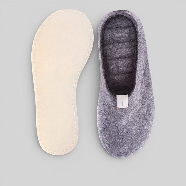 Baabuk Mel dark grey wool slippers with natural crepe rubber soles and removable wool-cotton insole
