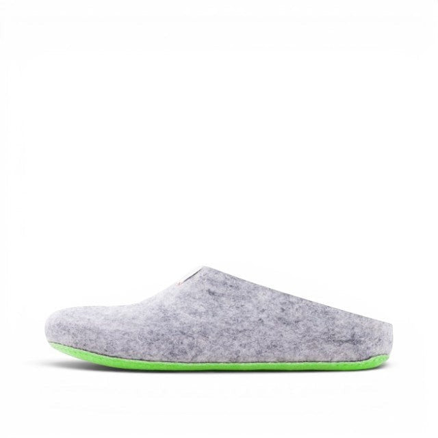 Baabuk Pomobuk slippers in grey wool with a vibrant green upcycled ski-skin sole, side view.