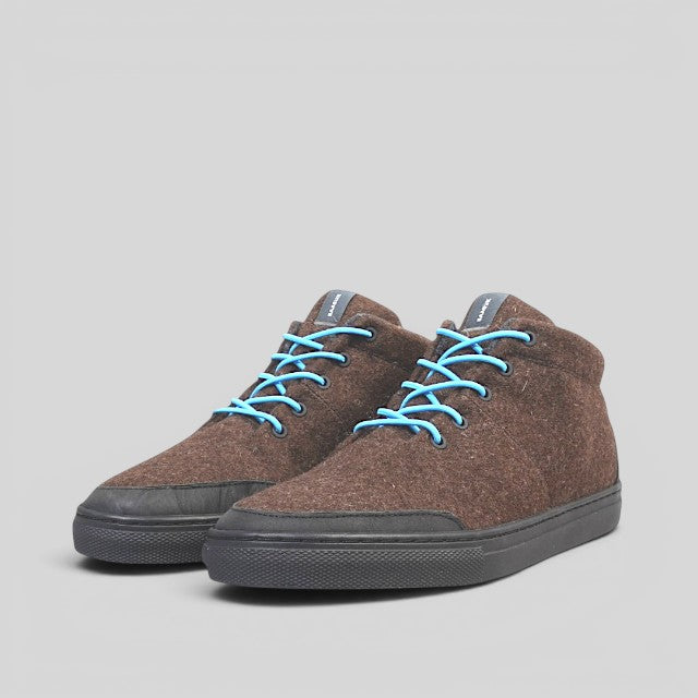 Baabuk Sky Wooler sneakers in brown Roux du Valais wool with bright blue elastic laces and black rubber soles.